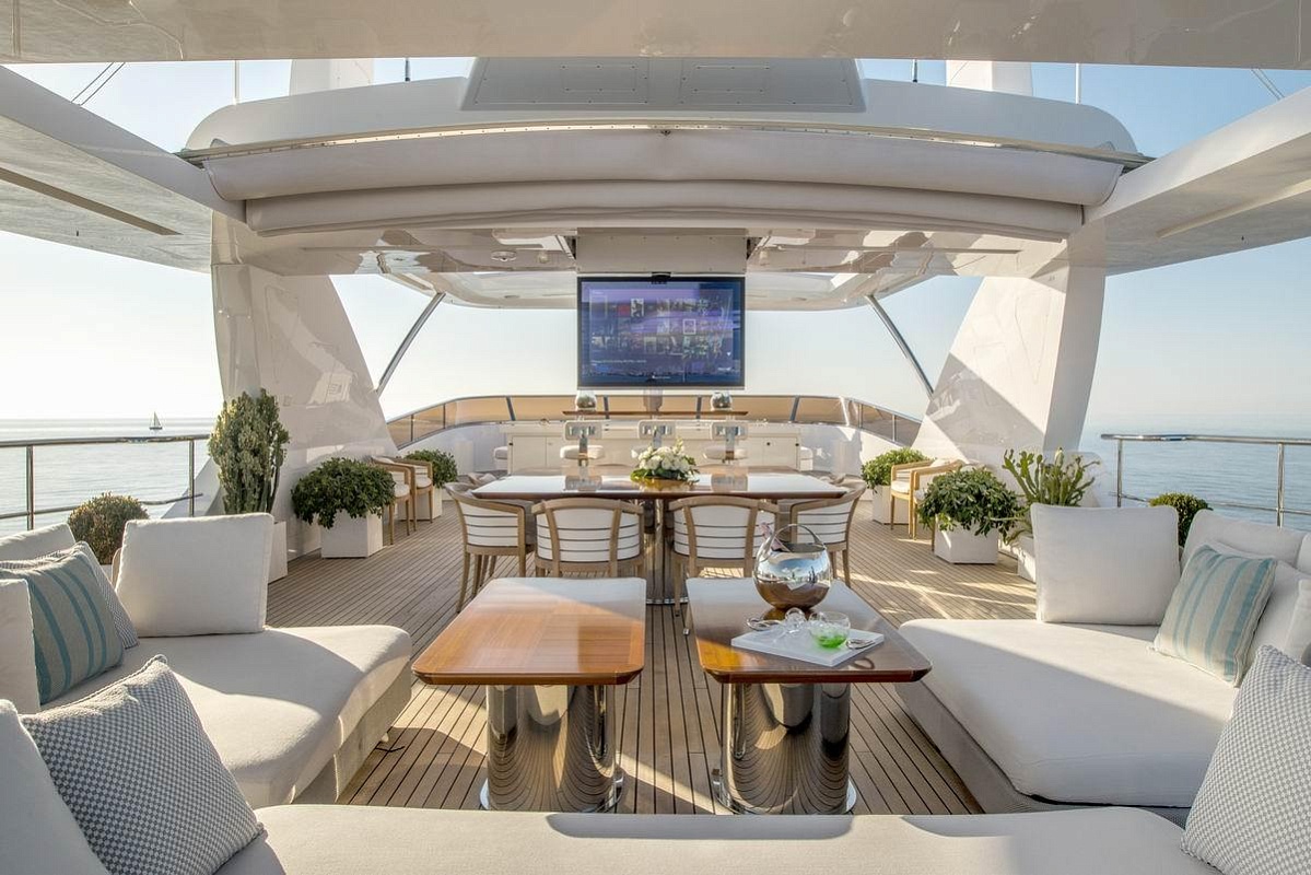 Аренда яхты Benetti Crystal 140 - NELA (Soy Amor) во Франции